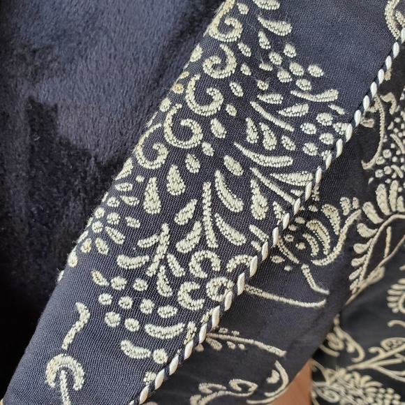 CAbi Eliza Tapestry Brocade Embroidered Black and Cream Jacket Blazer Size 2 EUC - Picture 12 of 16